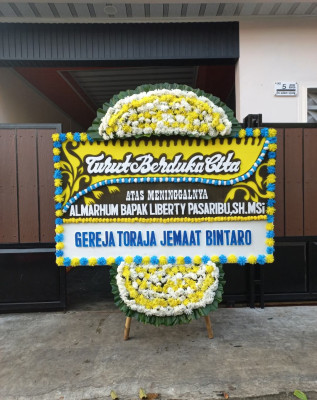 Papan Bunga Duka di Fadoro Lasara